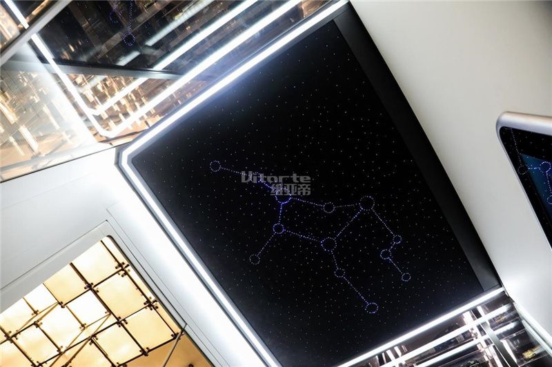 維亞帝電梯星空頂.jpg