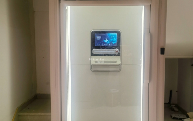 上海家用電梯樓梯中間安裝