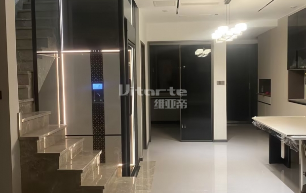 維亞帝天津家用電梯樓梯中間安裝