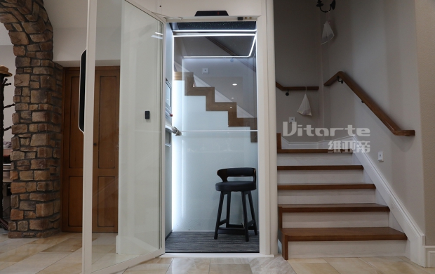 Installation of homelift in the middle of a staircase in Chongqing
